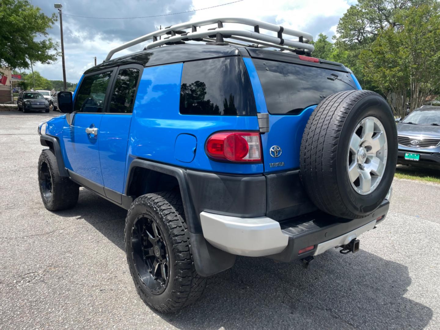 2007 BLUE TOYOTA FJ CRUISER BASE (JTEZU11F970) with an 4.0L engine, Automatic transmission, located at 5103 Dorchester Rd., Charleston, SC, 29418-5607, (843) 767-1122, 36.245171, -115.228050 - Local Trade-in with CD/AUX/Sat/Bluetooth, Power Windows, Power Locks, Power Mirrors, All-weather Flooring, Rear Power Inverter, Keyless Entry, Tow Package. Clean Inside & Out!! 222k miles Located at New Life Auto Sales! 2023 WINNER for Post & Courier's Charleston's Choice Pre-owned Car Dealer AND 2 - Photo#4